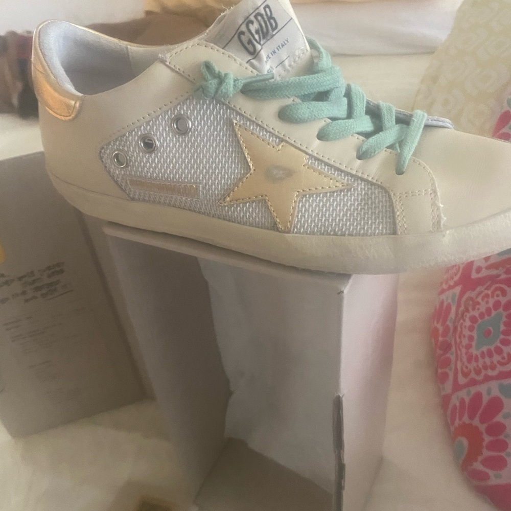 Golden Goose superstar. Women’s size 39